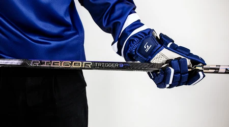 REVUE : CCM Ribcor TRIGGER 9 PRO – réactivité fulgurante avec une crosse de hockey